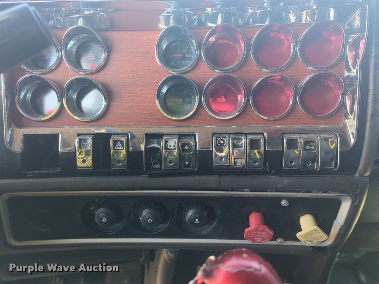 image for item OD9242 2007 Kenworth T600 semi truck