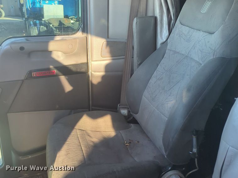 image for item OD9242 2007 Kenworth T600 semi truck