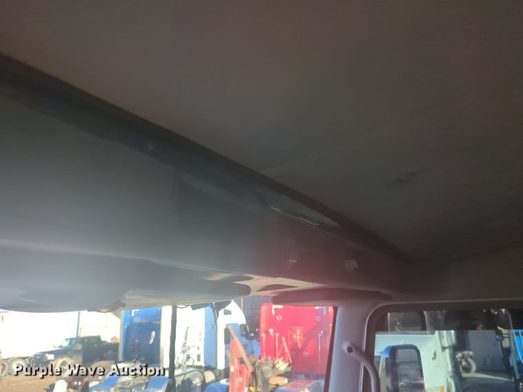 image for item OD9242 2007 Kenworth T600 semi truck