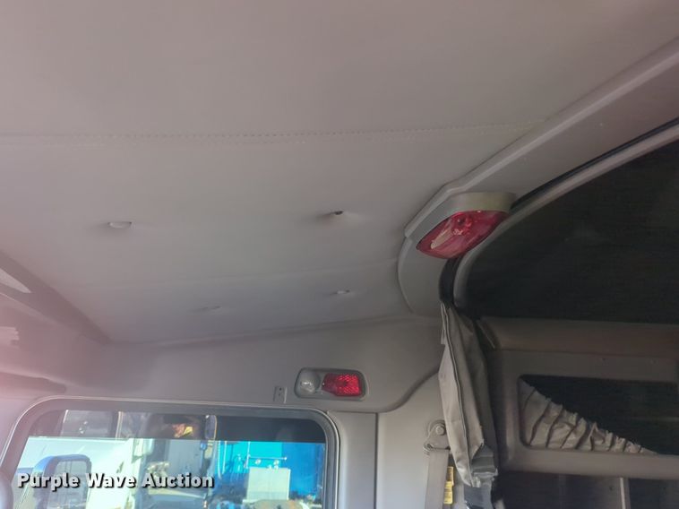 image for item OD9242 2007 Kenworth T600 semi truck