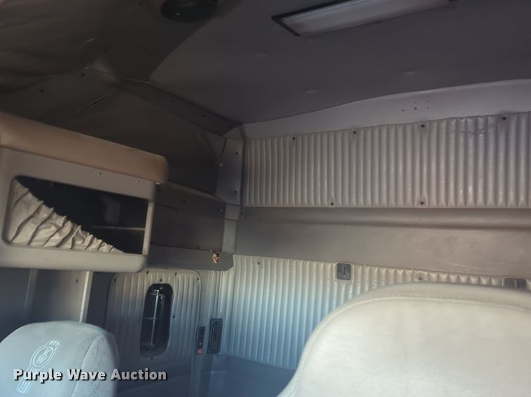 image for item OD9242 2007 Kenworth T600 semi truck