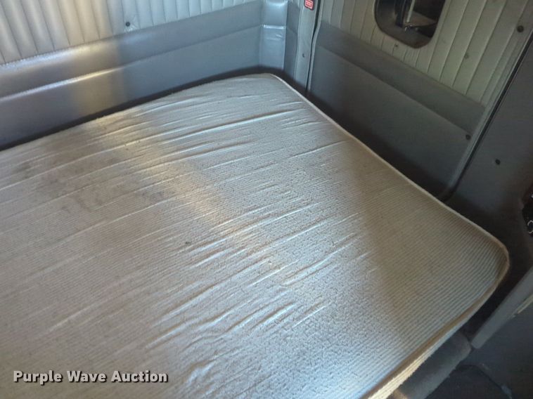 image for item OD9242 2007 Kenworth T600 semi truck