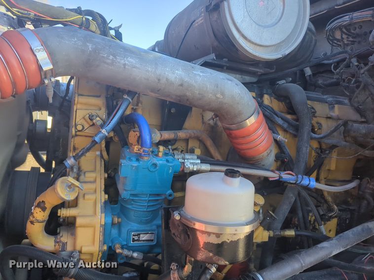 image for item OD9242 2007 Kenworth T600 semi truck