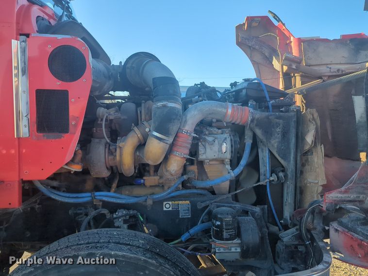 image for item OD9242 2007 Kenworth T600 semi truck