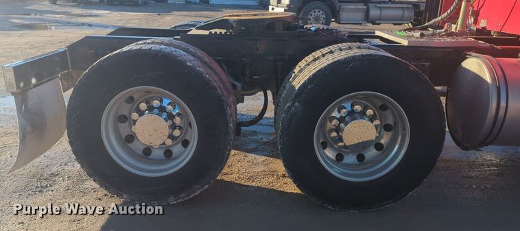 image for item OD9242 2007 Kenworth T600 semi truck