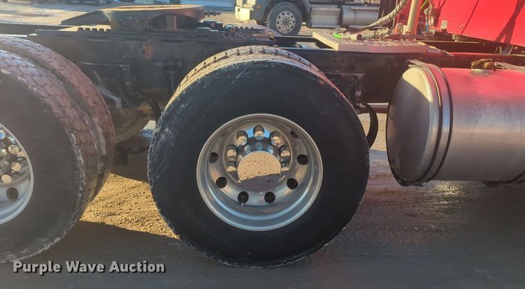 image for item OD9242 2007 Kenworth T600 semi truck