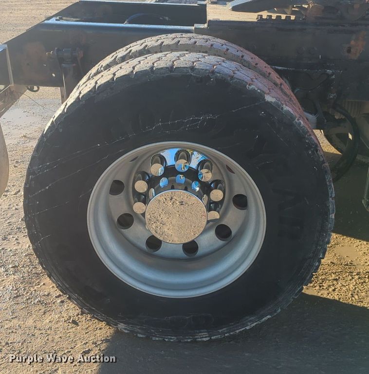 image for item OD9242 2007 Kenworth T600 semi truck