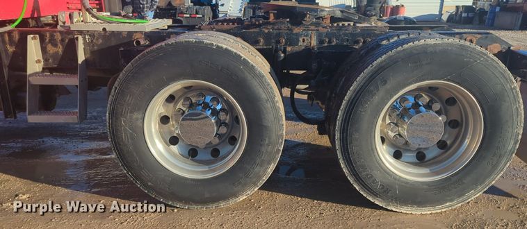 image for item OD9242 2007 Kenworth T600 semi truck