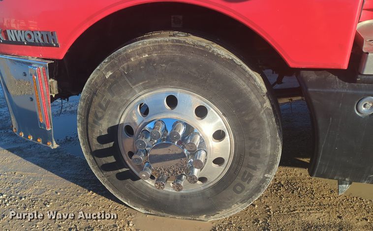 image for item OD9242 2007 Kenworth T600 semi truck