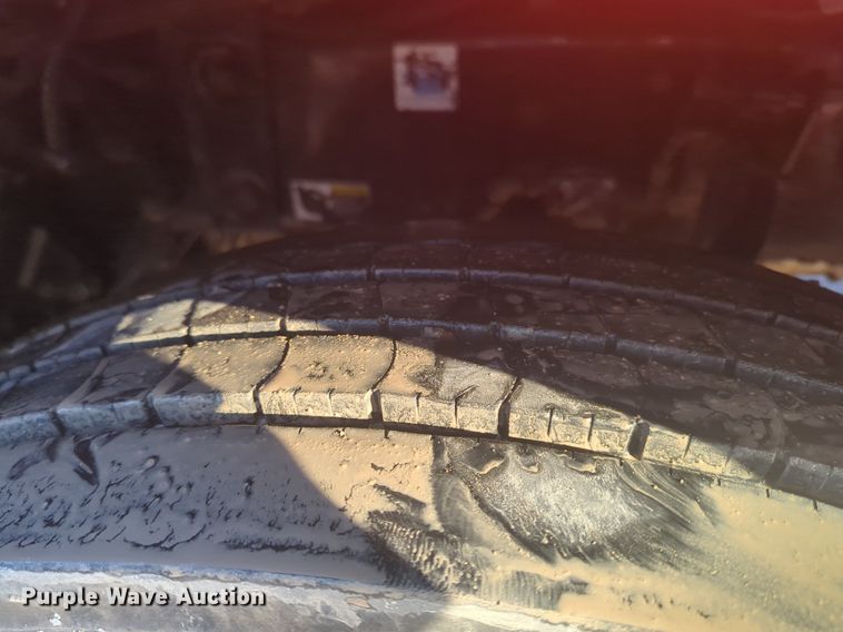 image for item OD9242 2007 Kenworth T600 semi truck