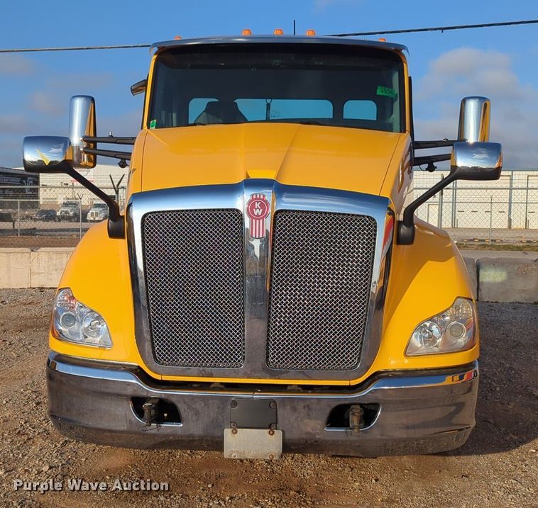 image for item OD9254 2021 Kenworth  T680 semi truck