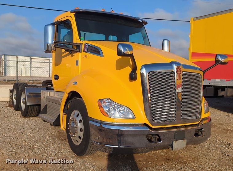 image for item OD9254 2021 Kenworth  T680 semi truck