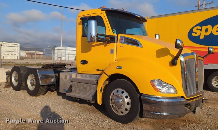 image for item OD9254 2021 Kenworth  T680 semi truck