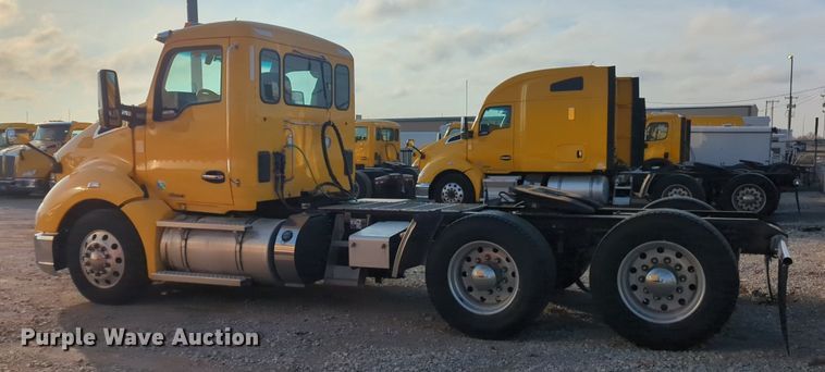 image for item OD9254 2021 Kenworth  T680 semi truck