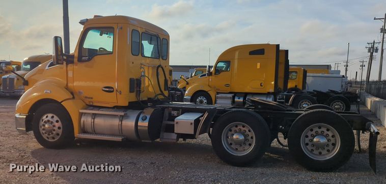image for item OD9254 2021 Kenworth  T680 semi truck