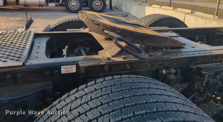 image for item OD9254 2021 Kenworth  T680 semi truck