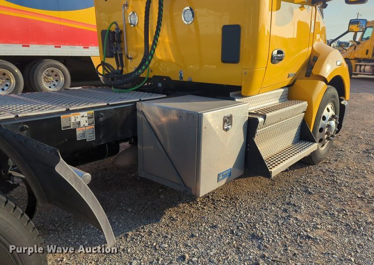 image for item OD9254 2021 Kenworth  T680 semi truck