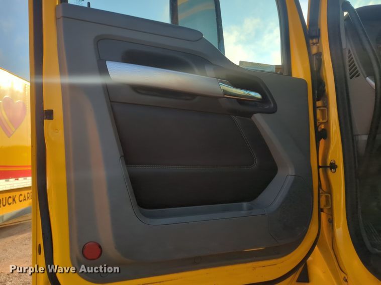 image for item OD9254 2021 Kenworth  T680 semi truck