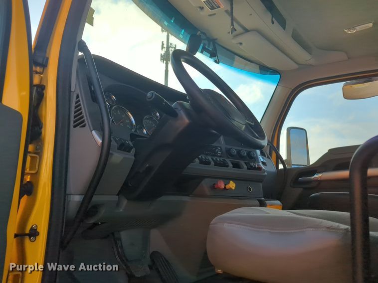 image for item OD9254 2021 Kenworth  T680 semi truck