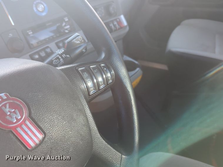 image for item OD9254 2021 Kenworth  T680 semi truck