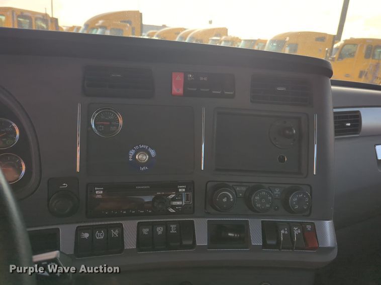image for item OD9254 2021 Kenworth  T680 semi truck