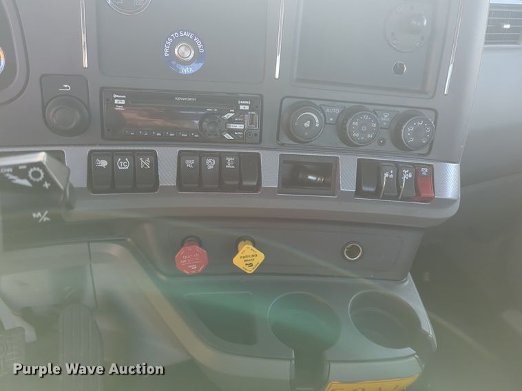image for item OD9254 2021 Kenworth  T680 semi truck