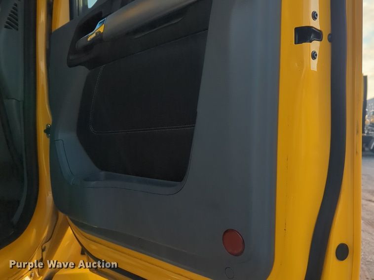 image for item OD9254 2021 Kenworth  T680 semi truck