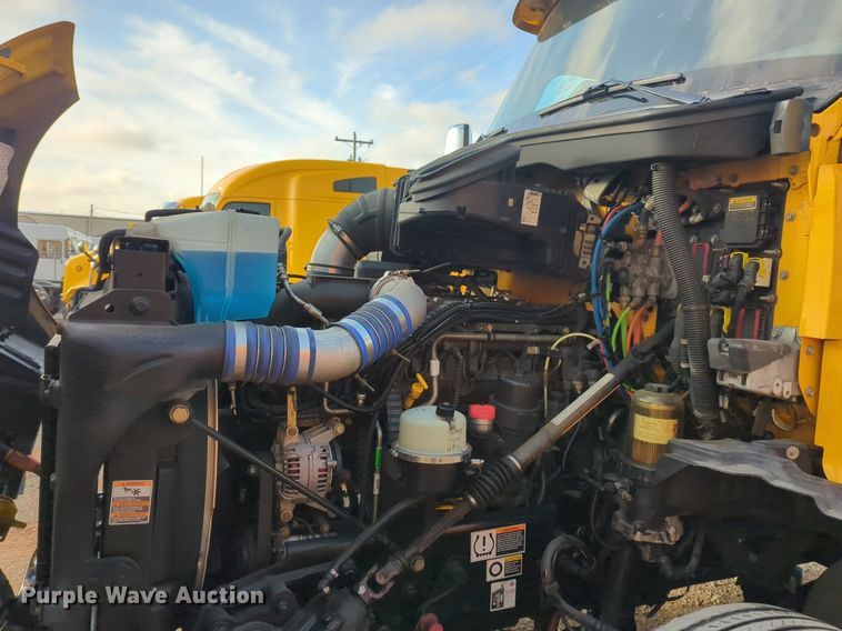 image for item OD9254 2021 Kenworth  T680 semi truck