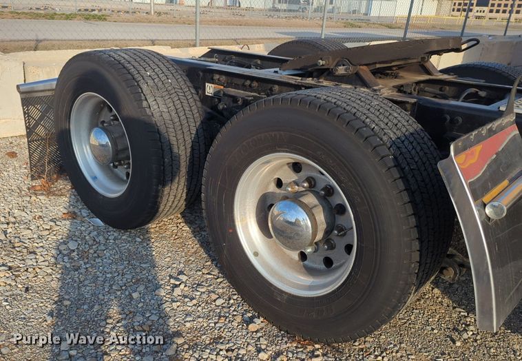 image for item OD9254 2021 Kenworth  T680 semi truck