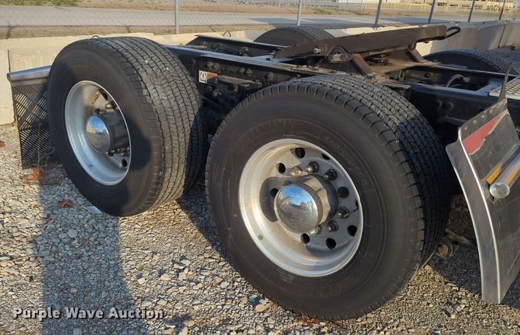 image for item OD9254 2021 Kenworth  T680 semi truck