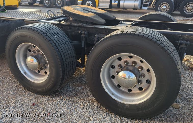 image for item OD9254 2021 Kenworth  T680 semi truck