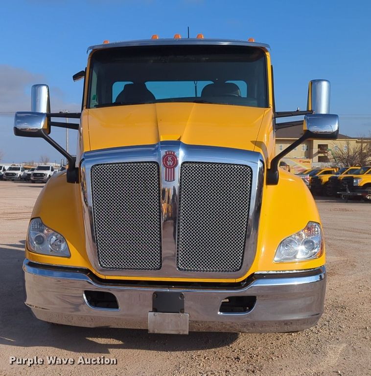 image for item OD9263 2020 Kenworth T680 semi truck