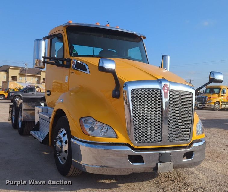 image for item OD9263 2020 Kenworth T680 semi truck