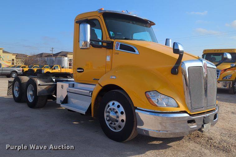 image for item OD9263 2020 Kenworth T680 semi truck