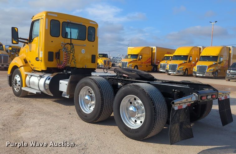 image for item OD9263 2020 Kenworth T680 semi truck