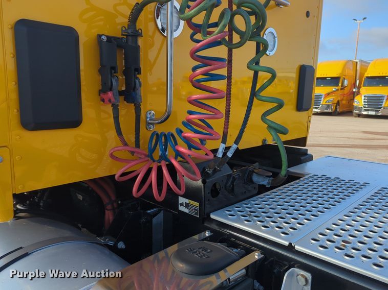 image for item OD9263 2020 Kenworth T680 semi truck