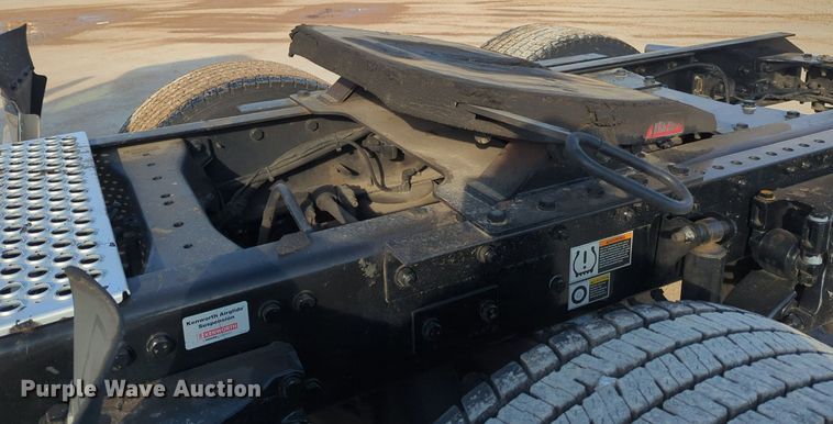 image for item OD9263 2020 Kenworth T680 semi truck