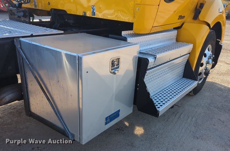 image for item OD9263 2020 Kenworth T680 semi truck