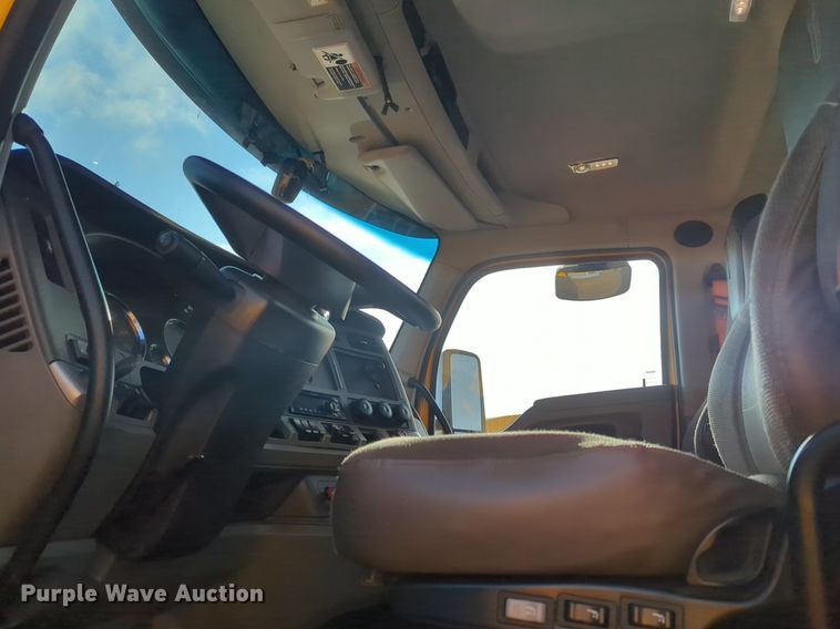 image for item OD9263 2020 Kenworth T680 semi truck