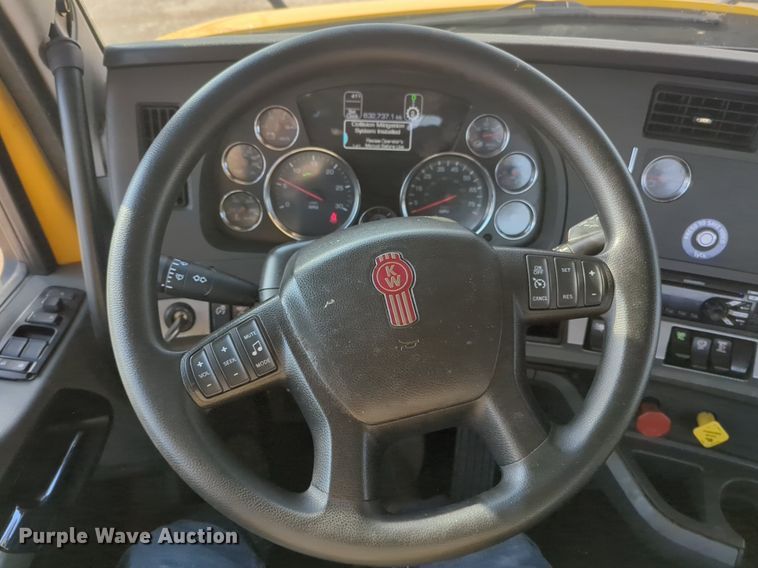 image for item OD9263 2020 Kenworth T680 semi truck