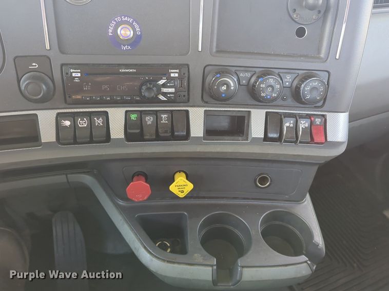 image for item OD9263 2020 Kenworth T680 semi truck