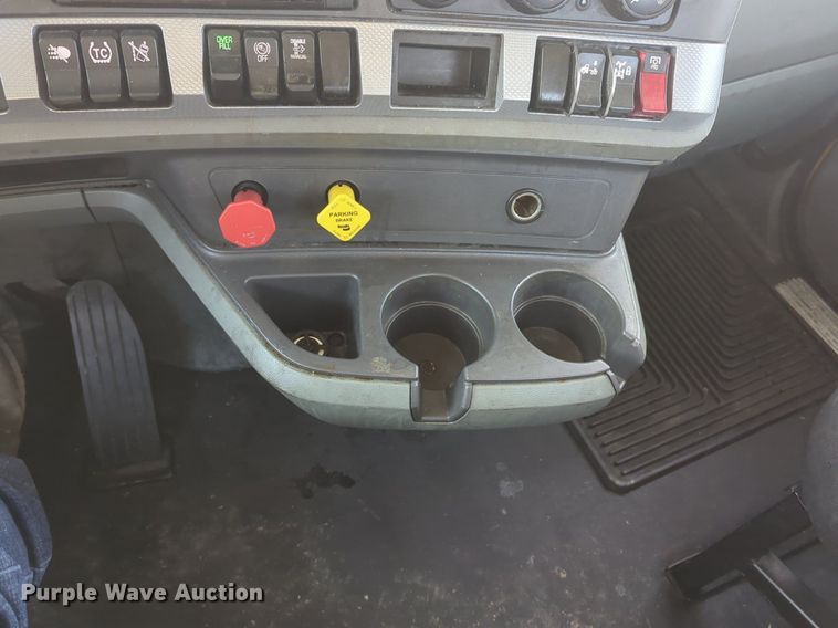 image for item OD9263 2020 Kenworth T680 semi truck