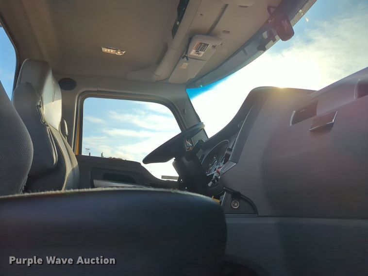 image for item OD9263 2020 Kenworth T680 semi truck