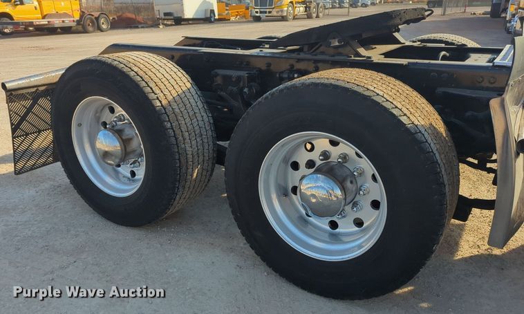 image for item OD9263 2020 Kenworth T680 semi truck