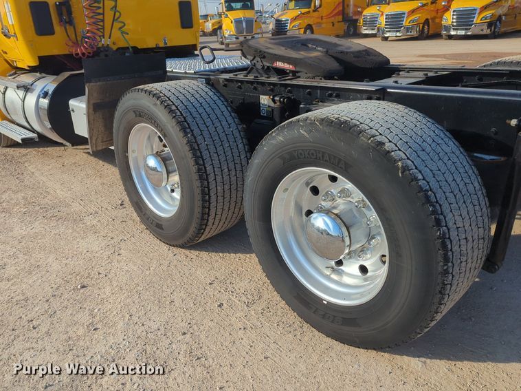 image for item OD9263 2020 Kenworth T680 semi truck