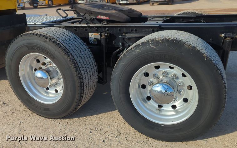 image for item OD9263 2020 Kenworth T680 semi truck