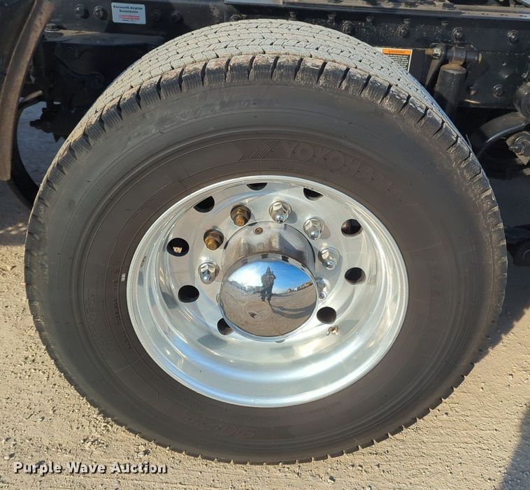 image for item OD9263 2020 Kenworth T680 semi truck