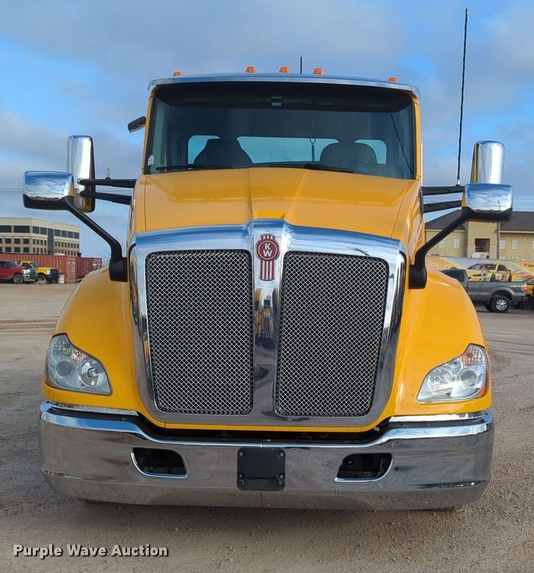 image for item OD9264 2020 Kenworth T680 semi truck