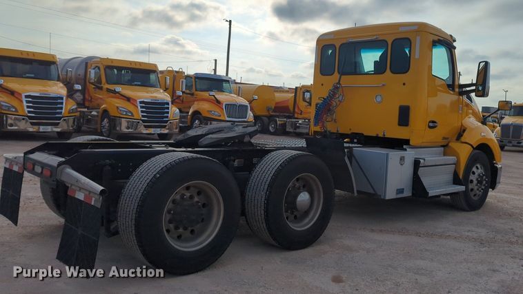 image for item OD9264 2020 Kenworth T680 semi truck