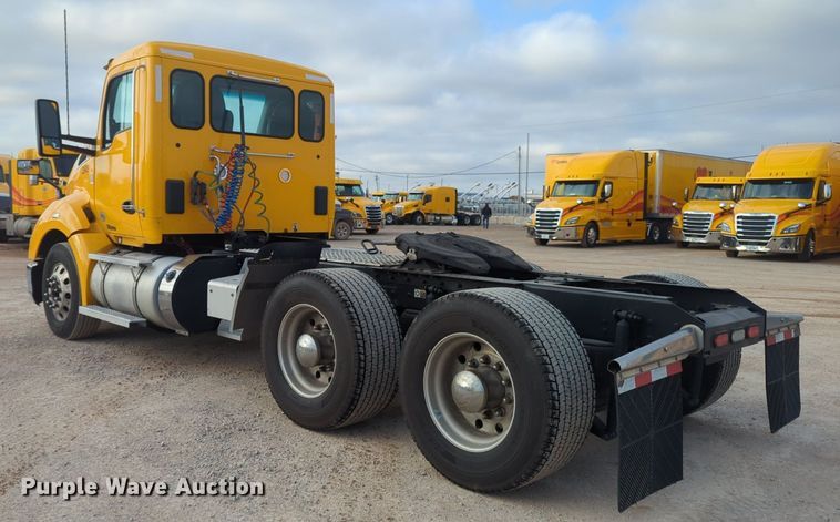 image for item OD9264 2020 Kenworth T680 semi truck